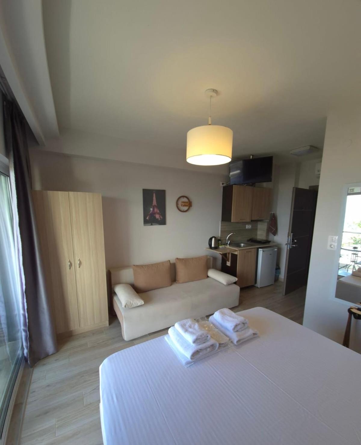 Nikolaidis Apartments Nea Plagia Zimmer foto